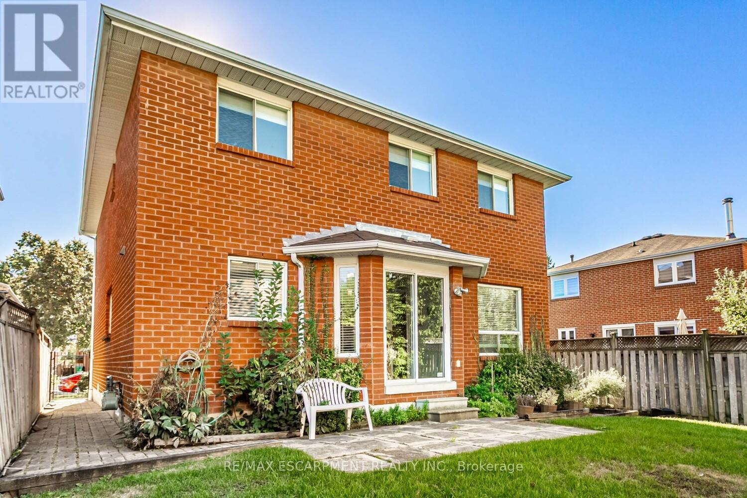 267 Macedonia Crescent, Mississauga, Ontario L5B 3R9 - Photo 34 - W12476609