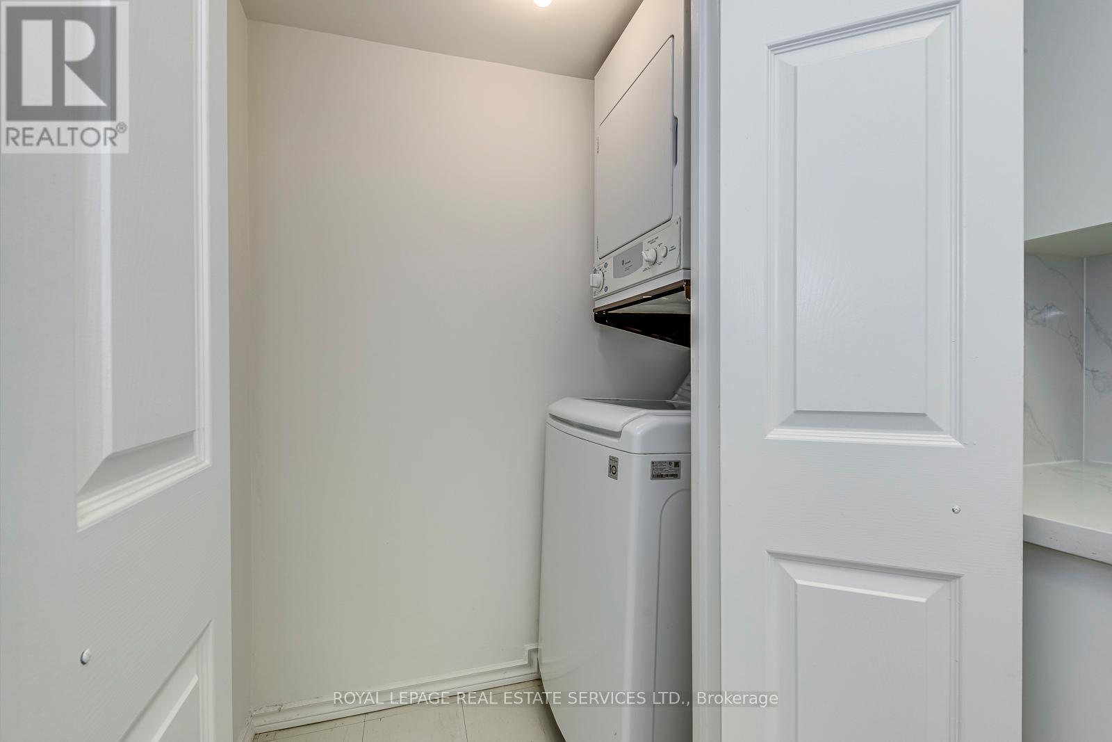 1008 - 265 Enfield Place, Mississauga, Ontario  L5B 3Y7 - Photo 21 - W12490126