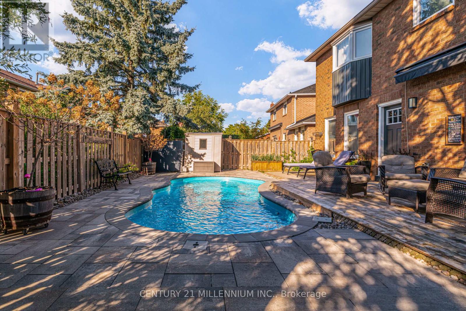 28 Bristol Avenue, Brampton, Ontario  L6X 2B3 - Photo 7 - W12492592