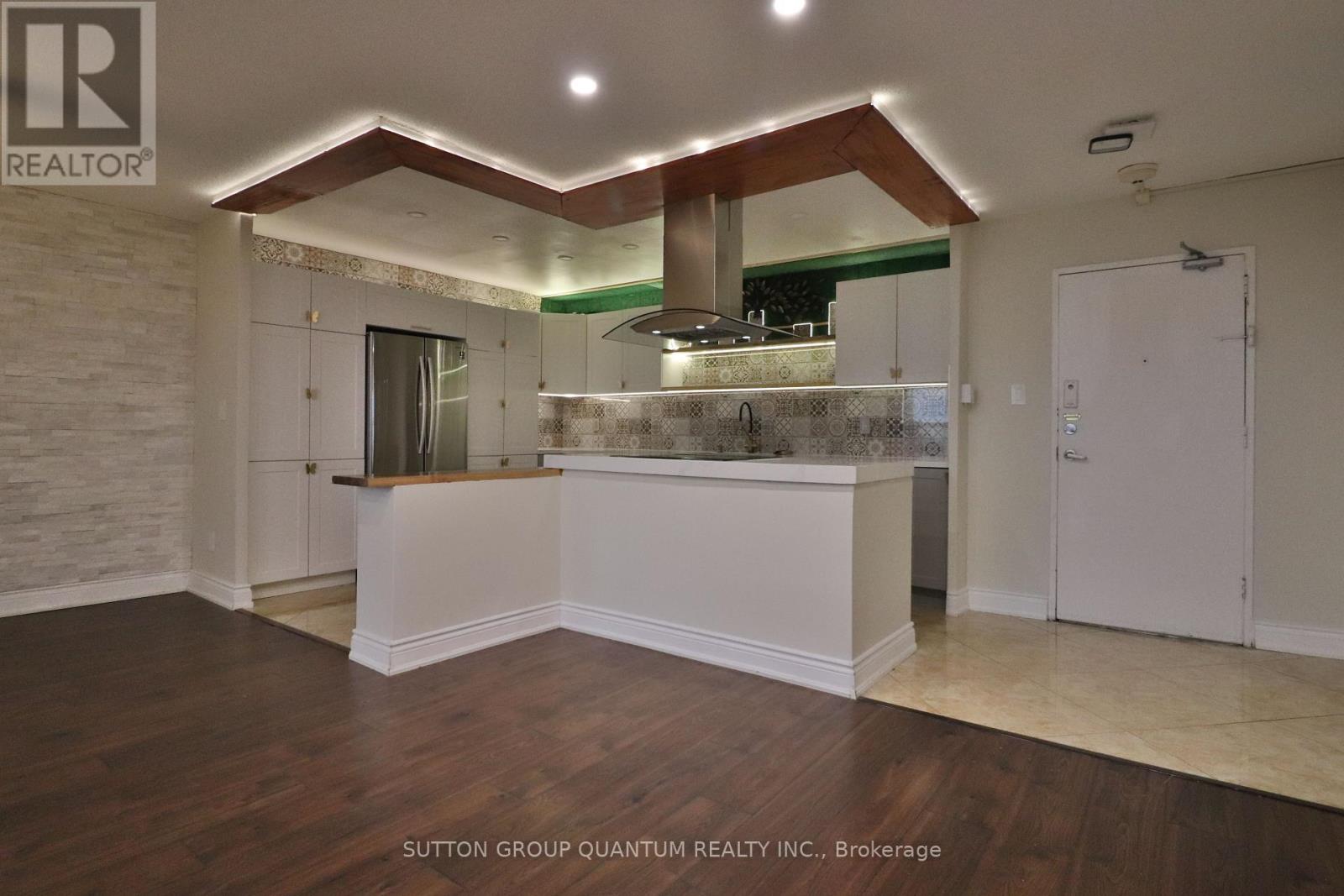 2001 - 627 The West Mall, Toronto, Ontario  M9C 4X5 - Photo 5 - W12495200