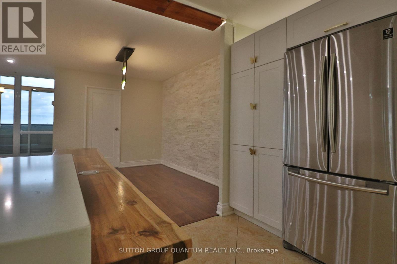 2001 - 627 The West Mall, Toronto, Ontario  M9C 4X5 - Photo 11 - W12495200