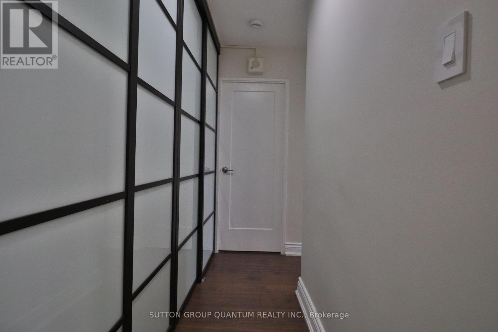 2001 - 627 The West Mall, Toronto, Ontario  M9C 4X5 - Photo 17 - W12495200