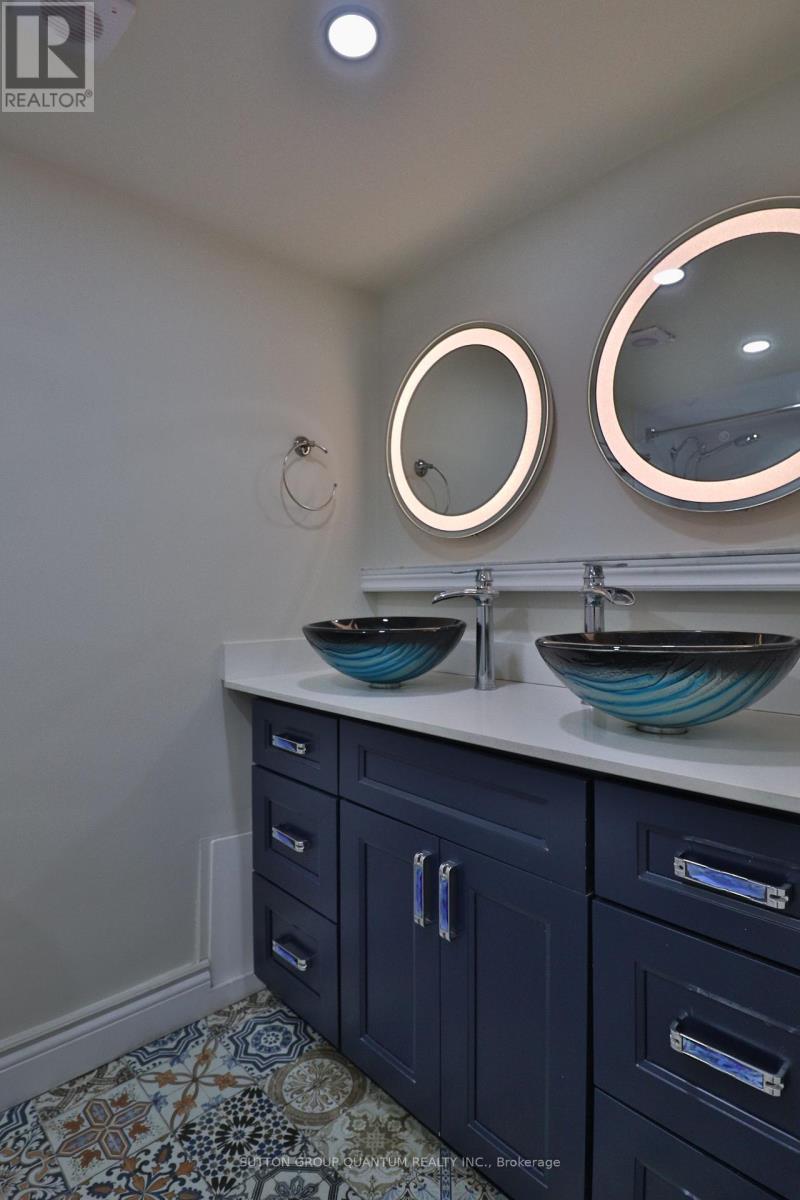 2001 - 627 The West Mall, Toronto, Ontario  M9C 4X5 - Photo 20 - W12495200