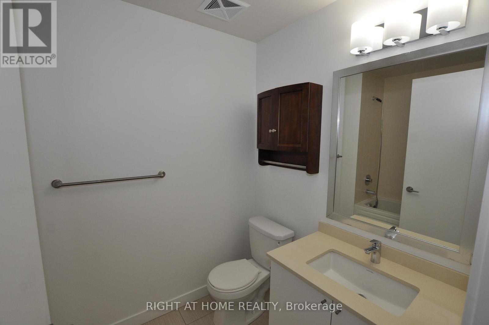 909 - 3975 Grand Park Drive, Mississauga (City Centre), Ontario  L5B 0K4 - Photo 11 - W12496484