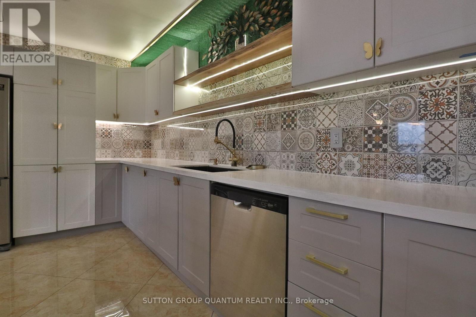 2001 - 627 The West Mall, Toronto, Ontario  M9C 4X5 - Photo 1 - W12495200