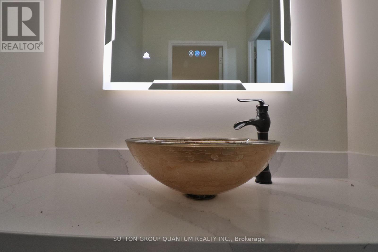 2001 - 627 The West Mall, Toronto, Ontario  M9C 4X5 - Photo 25 - W12495200