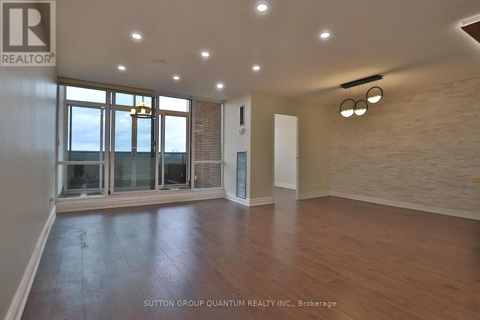 2001 - 627 The West Mall, Toronto, Ontario  M9C 4X5 - Photo 4 - W12495200