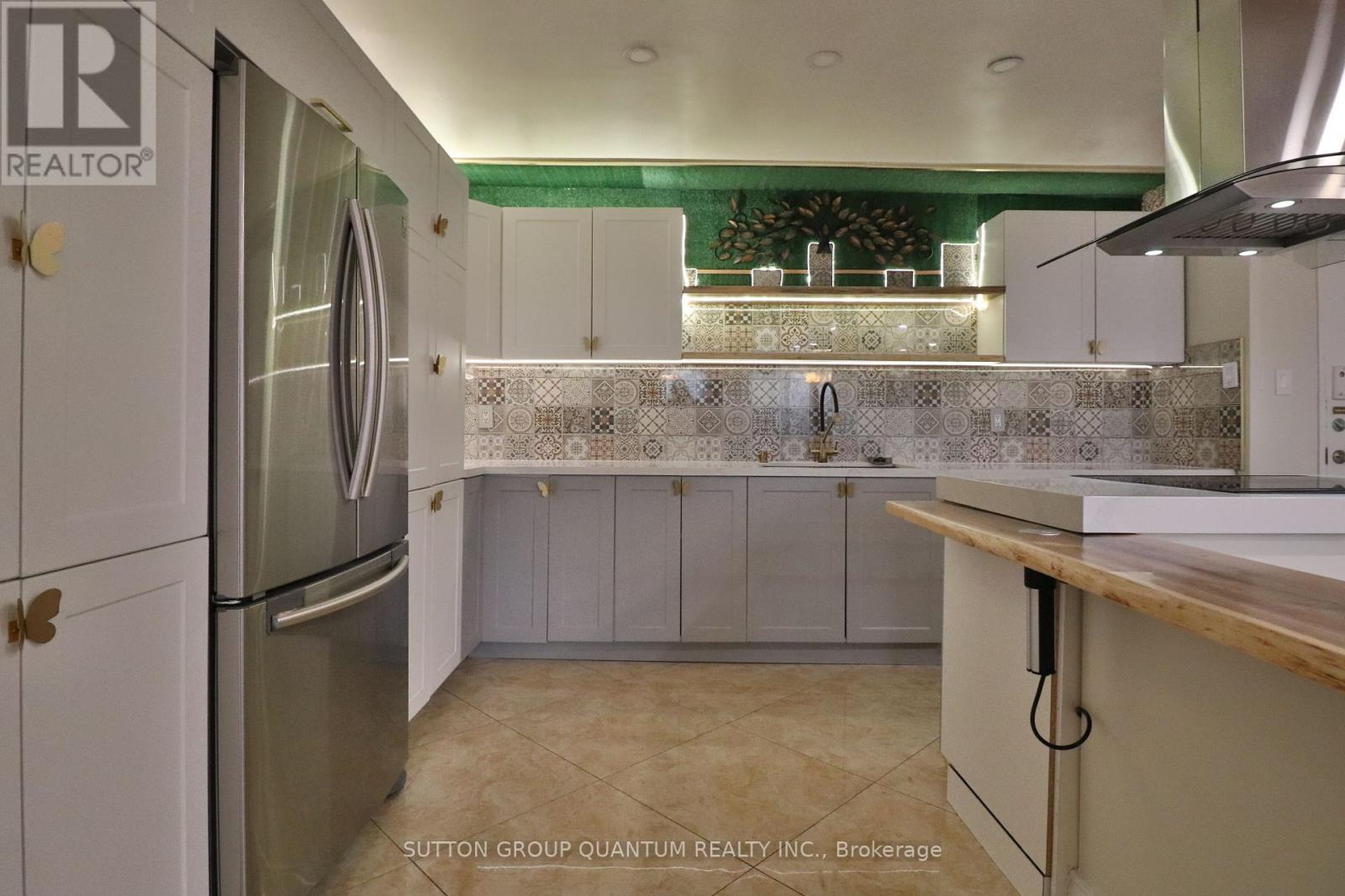 2001 - 627 The West Mall, Toronto, Ontario  M9C 4X5 - Photo 8 - W12495200