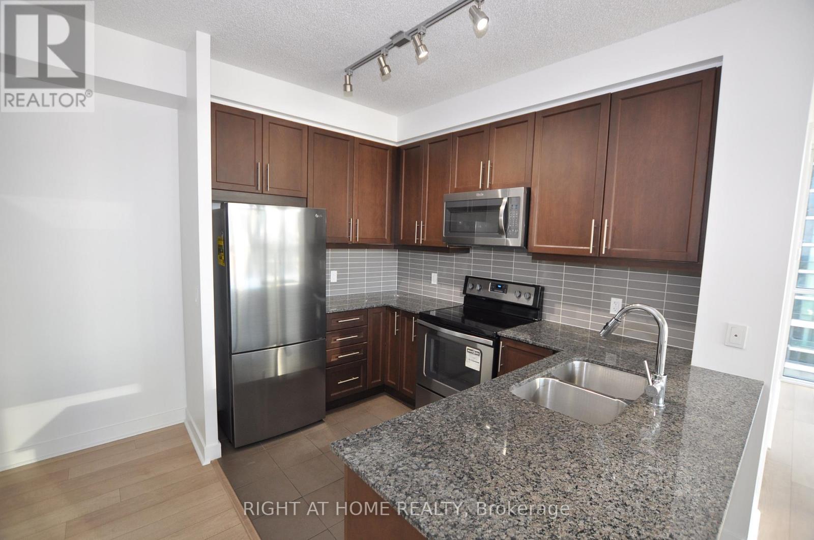 909 - 3975 Grand Park Drive, Mississauga (City Centre), Ontario  L5B 0K4 - Photo 8 - W12496484