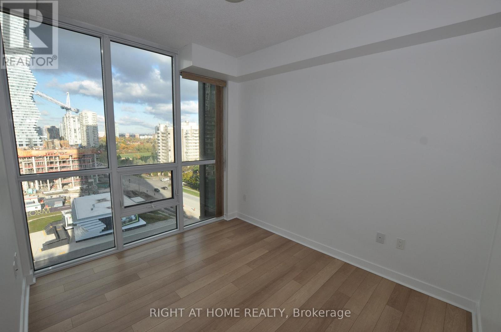 909 - 3975 Grand Park Drive, Mississauga (City Centre), Ontario  L5B 0K4 - Photo 7 - W12496484