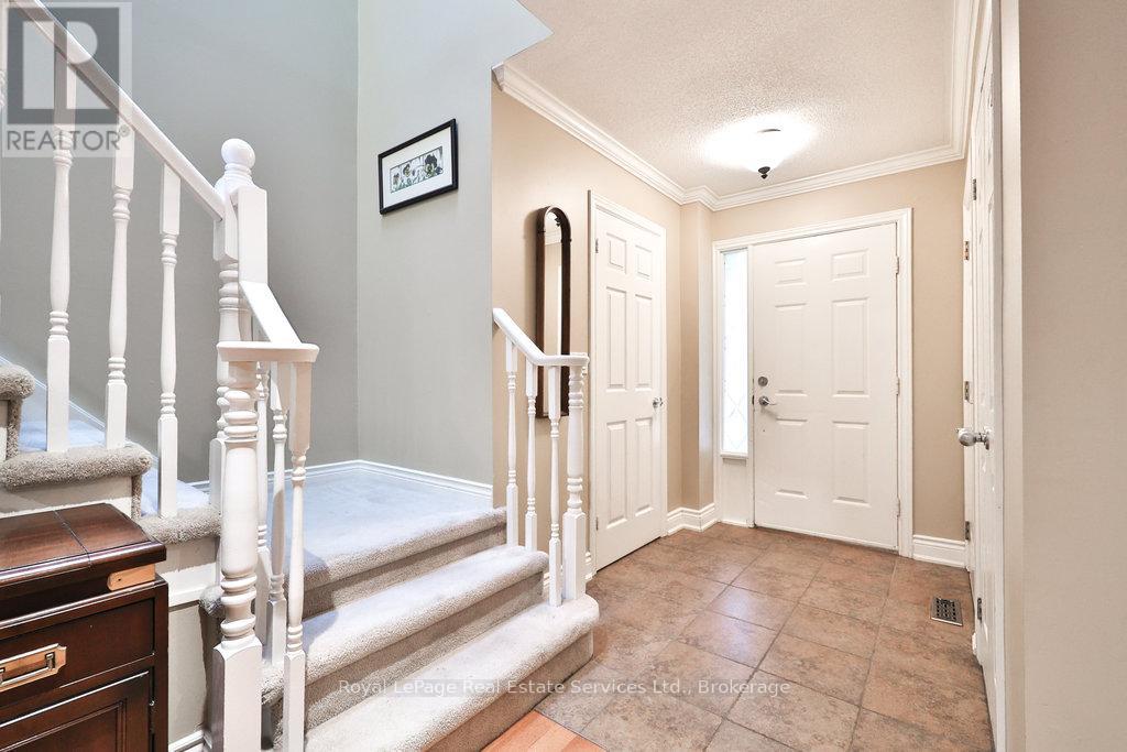 2 - 2318 Marine Drive, Oakville, Ontario  L6L 1C3 - Photo 4 - W12497568