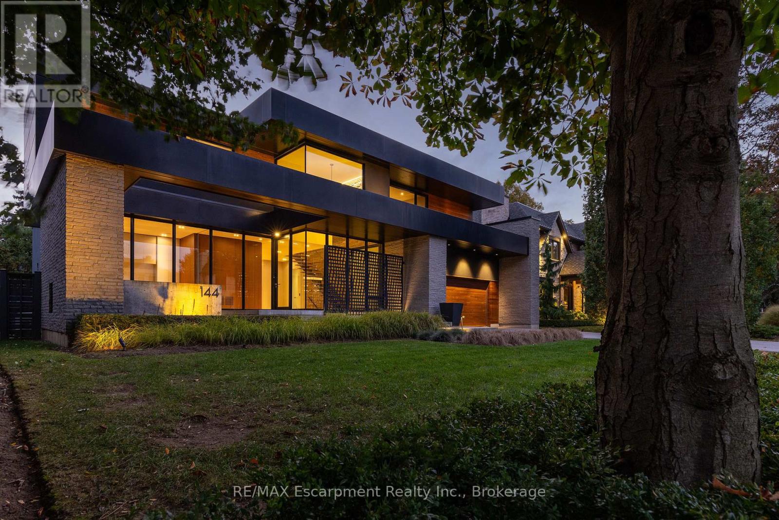 144 SPARLING COURT, Oakville, Ontario