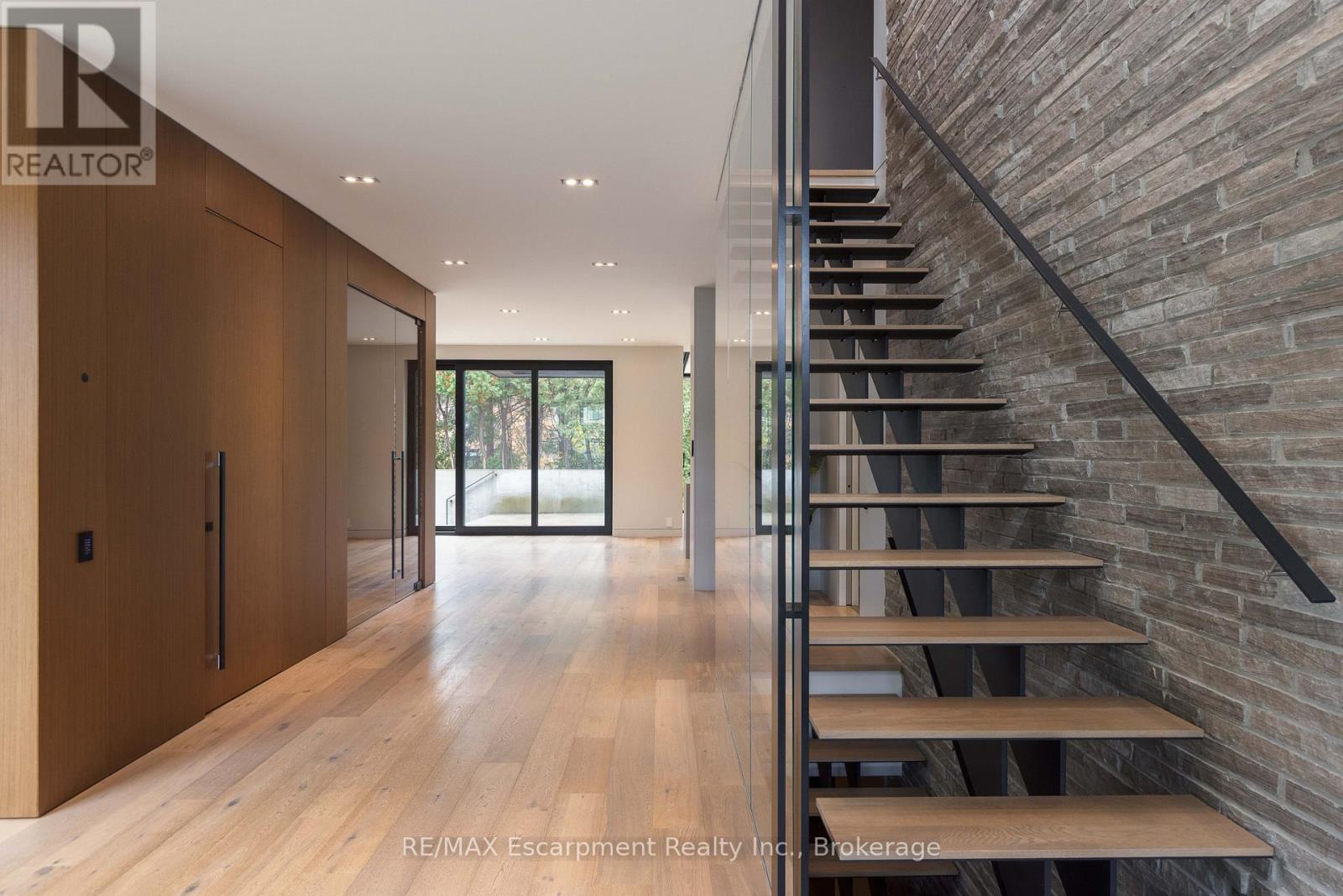 144 Sparling Court, Oakville, Ontario  L6K 2J7 - Photo 13 - W12497896