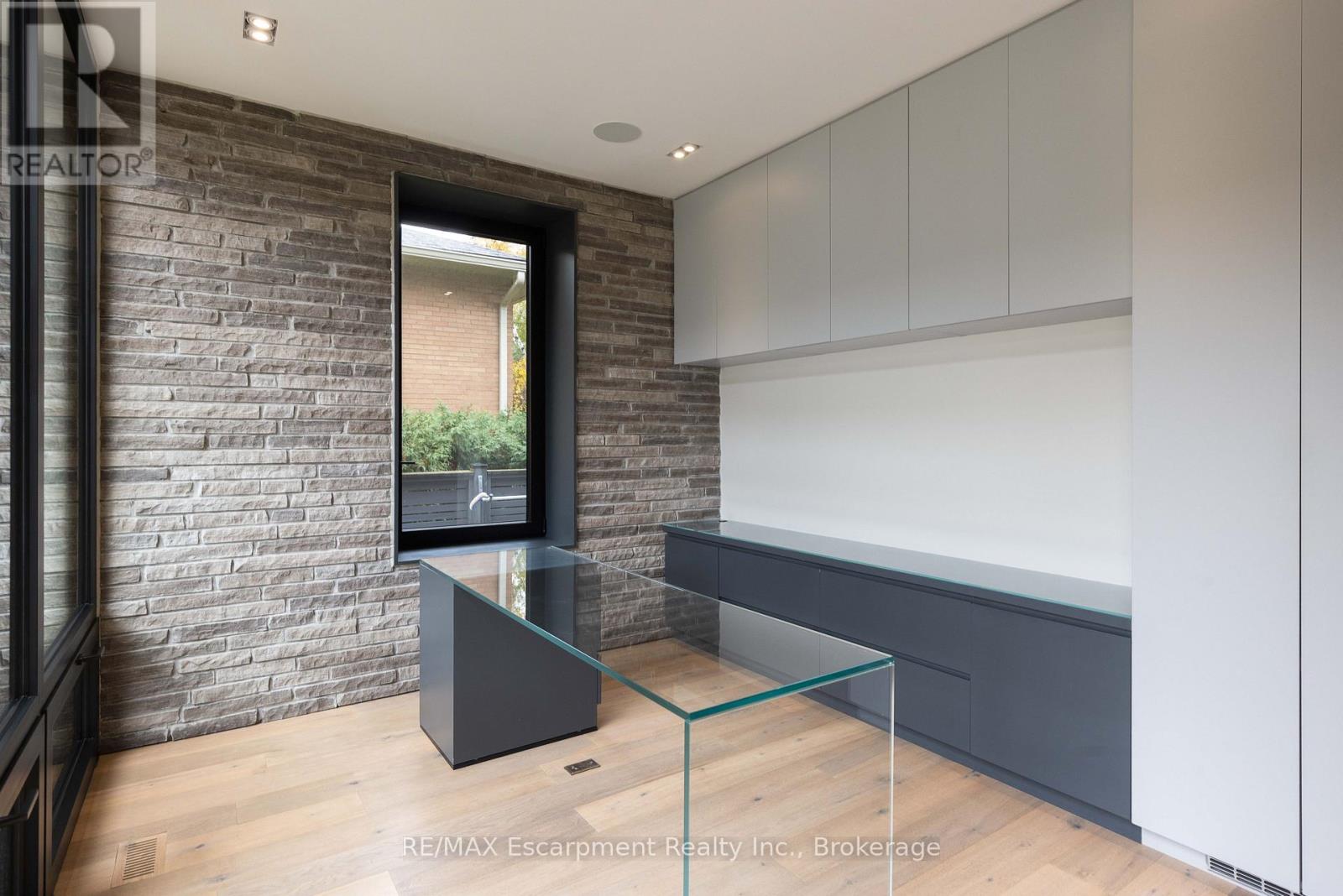 144 Sparling Court, Oakville, Ontario  L6K 2J7 - Photo 15 - W12497896