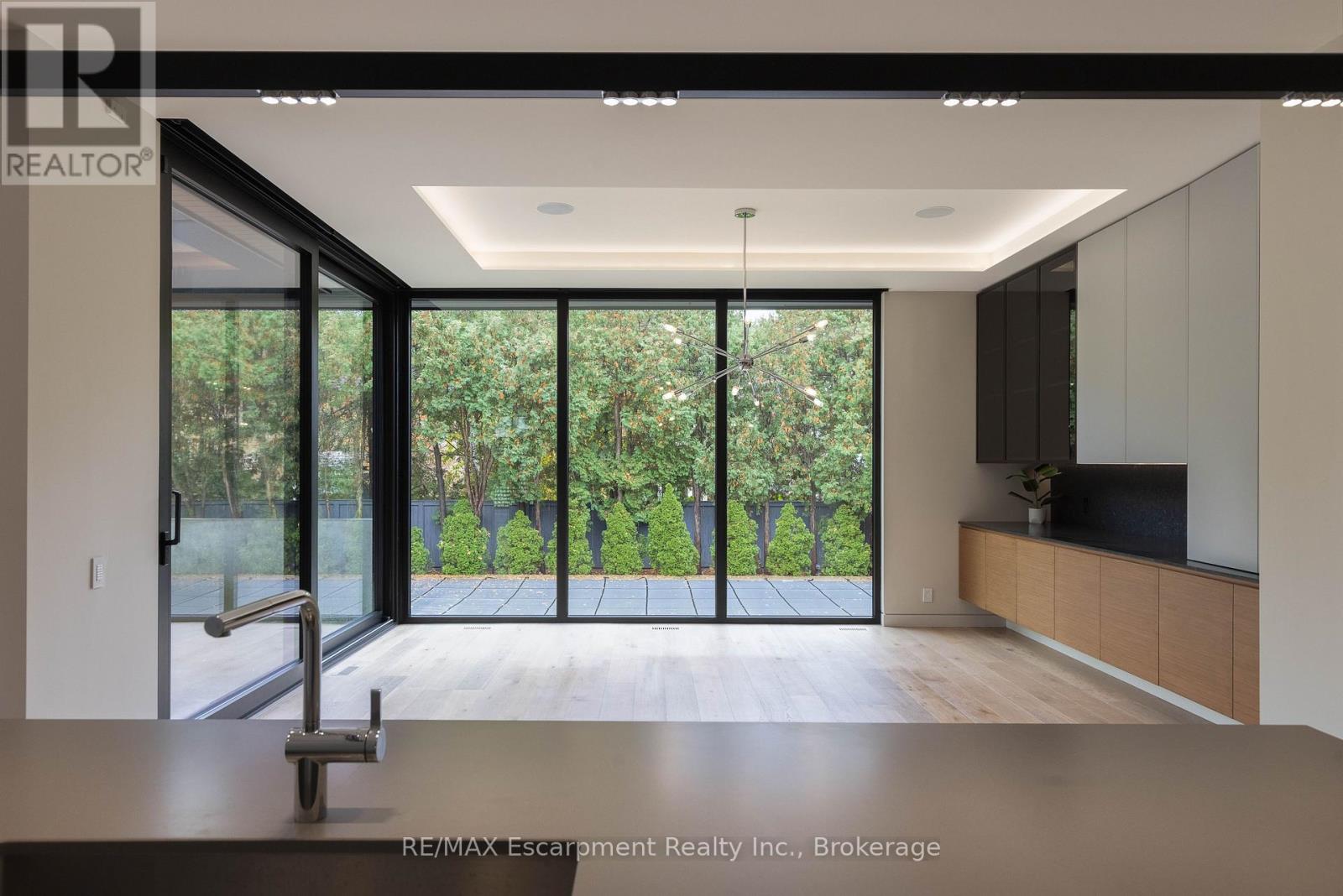 144 Sparling Court, Oakville, Ontario  L6K 2J7 - Photo 19 - W12497896