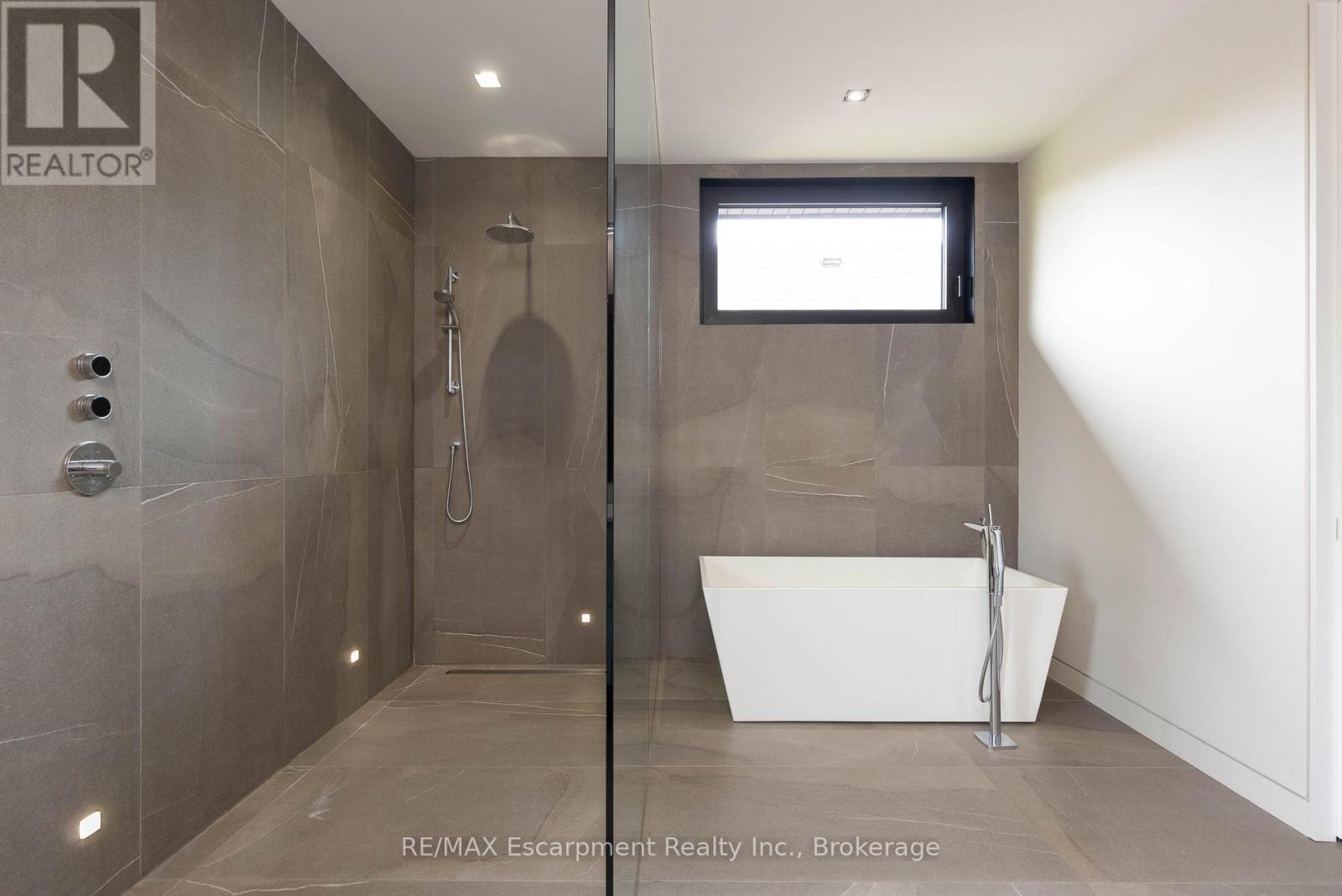 144 Sparling Court, Oakville, Ontario  L6K 2J7 - Photo 30 - W12497896