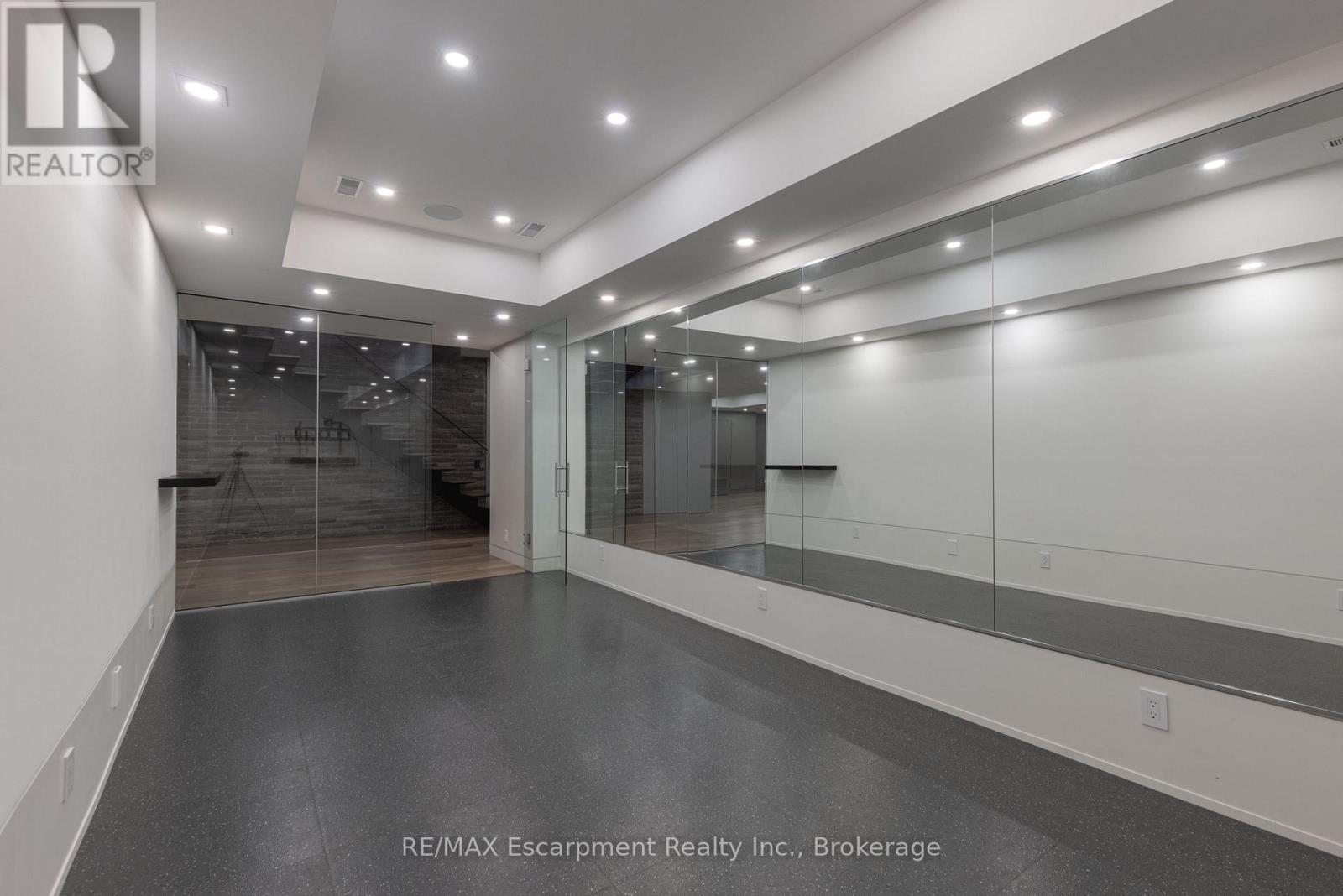 144 Sparling Court, Oakville, Ontario  L6K 2J7 - Photo 36 - W12497896