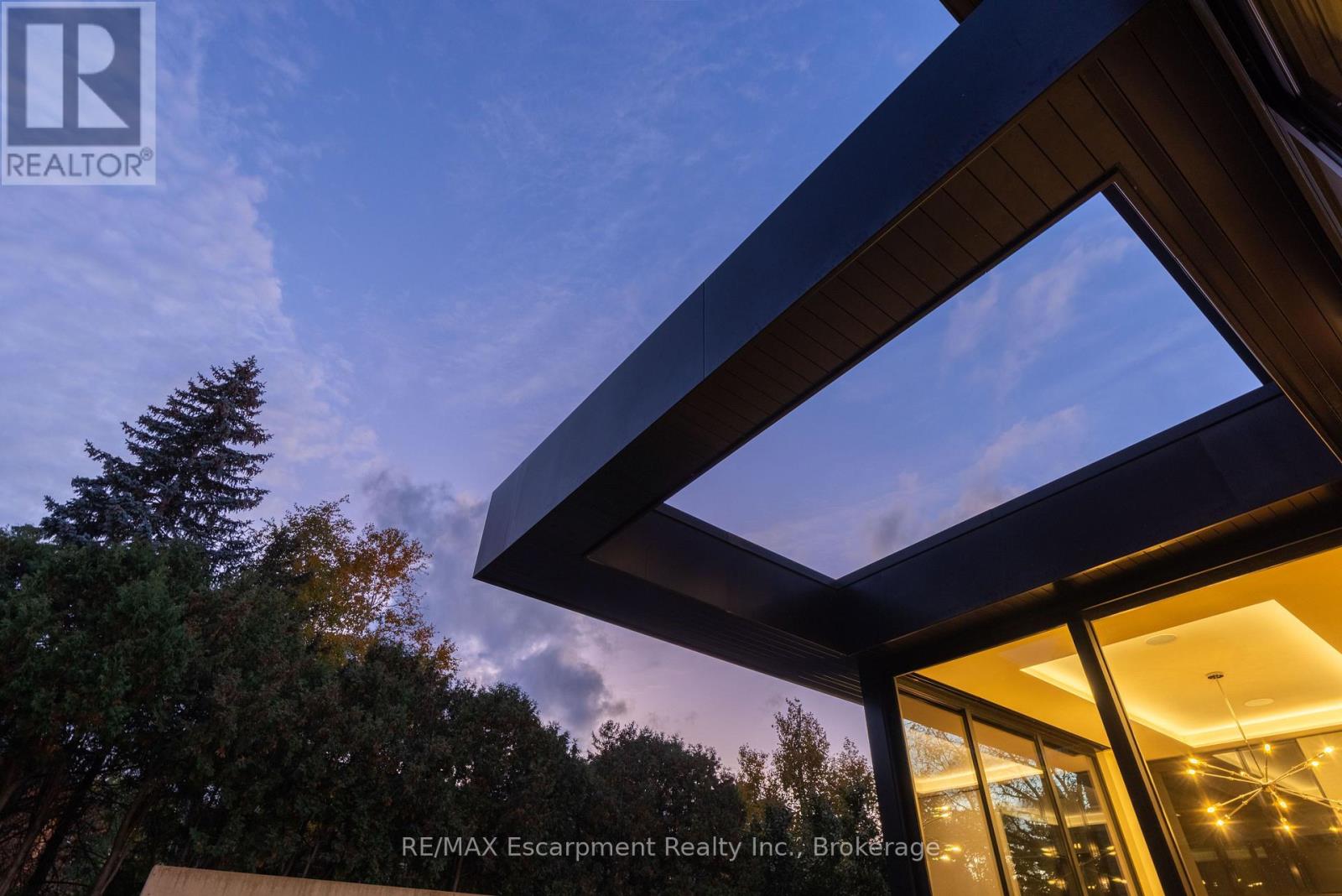 144 Sparling Court, Oakville, Ontario  L6K 2J7 - Photo 7 - W12497896