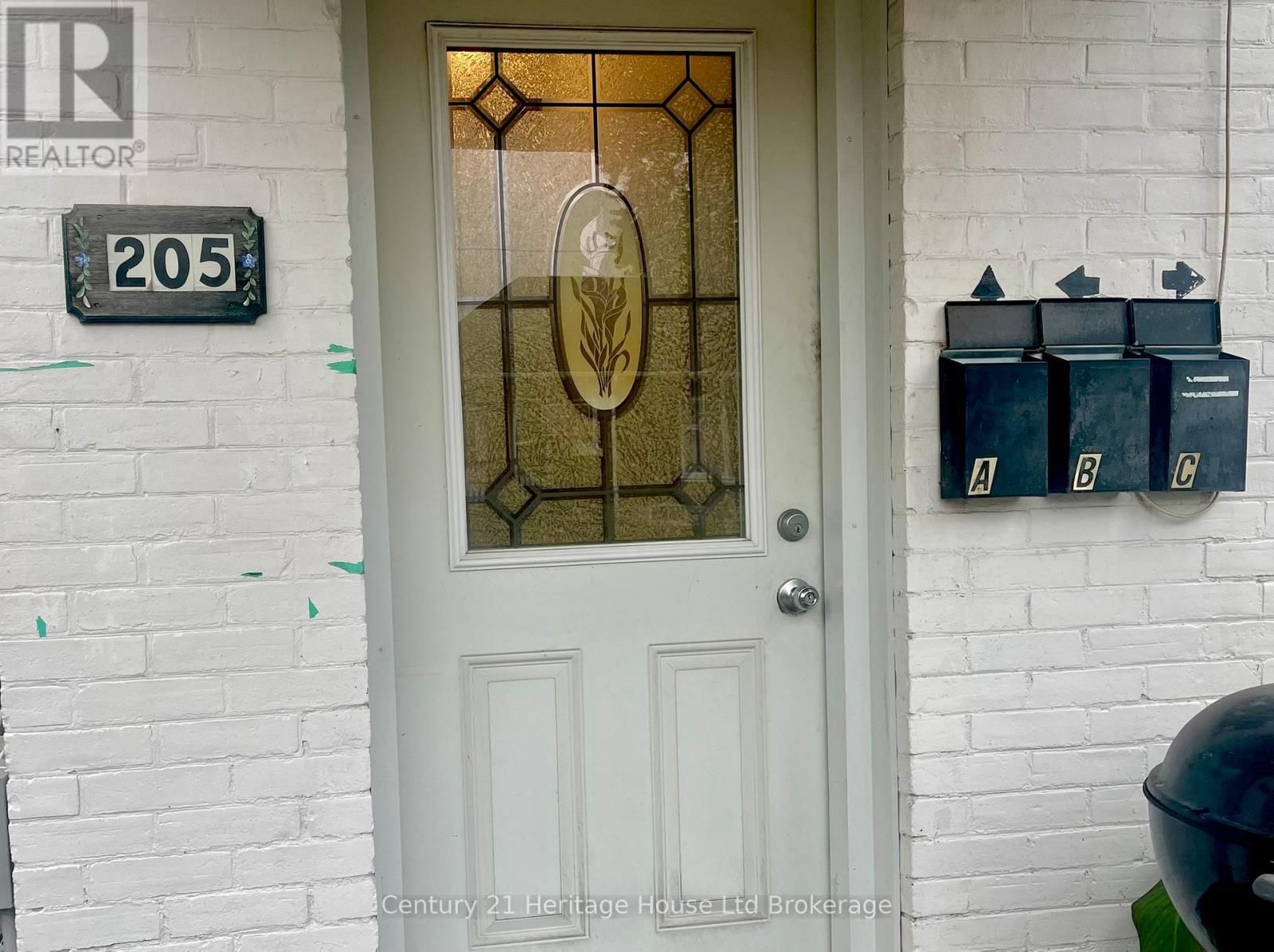 205 William Street, Brantford, Ontario  N3T 3L6 - Photo 3 - X12497522