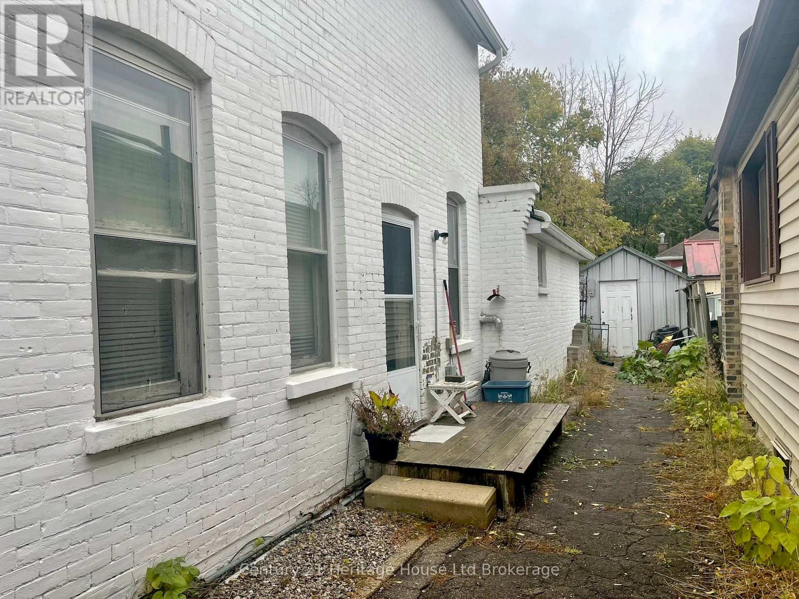 205 William Street, Brantford, Ontario  N3T 3L6 - Photo 8 - X12497524