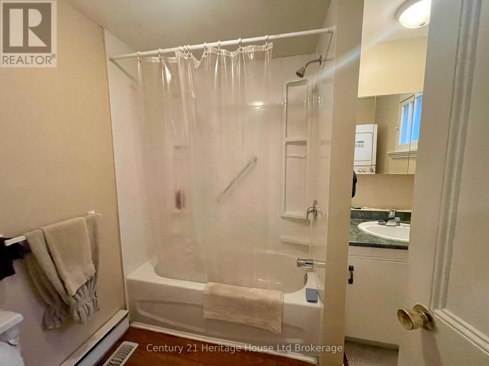 205 William Street, Brantford, Ontario  N3T 3L6 - Photo 9 - X12497524