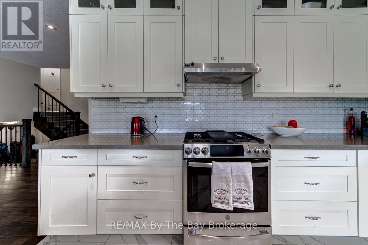 287 Robinson Road, Wasaga Beach, Ontario  L9Z 3A3 - Photo 12 - S12497572