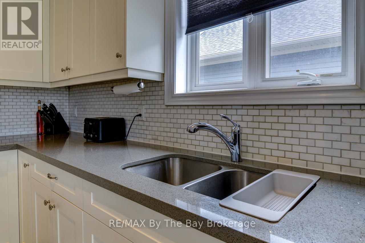 287 Robinson Road, Wasaga Beach, Ontario  L9Z 3A3 - Photo 13 - S12497572