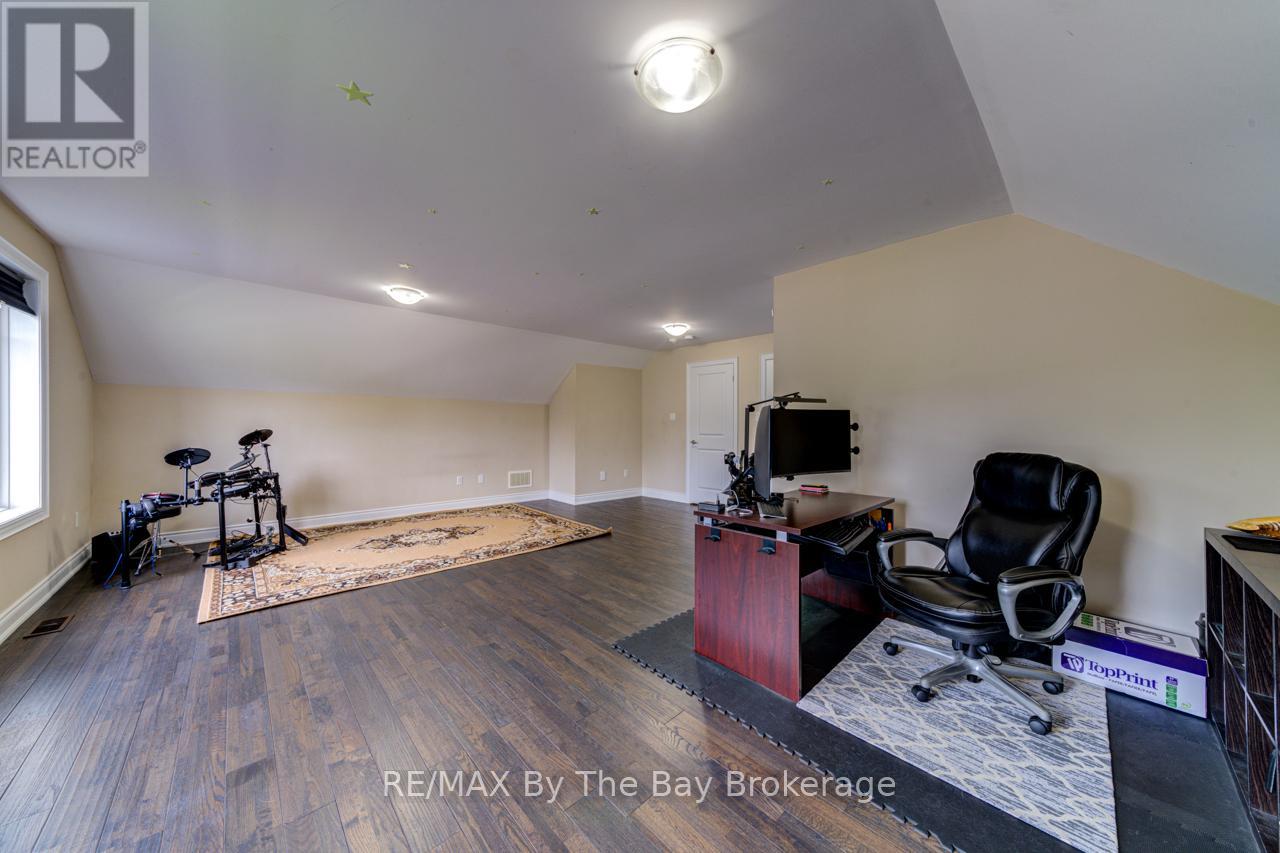 287 Robinson Road, Wasaga Beach, Ontario  L9Z 3A3 - Photo 28 - S12497572