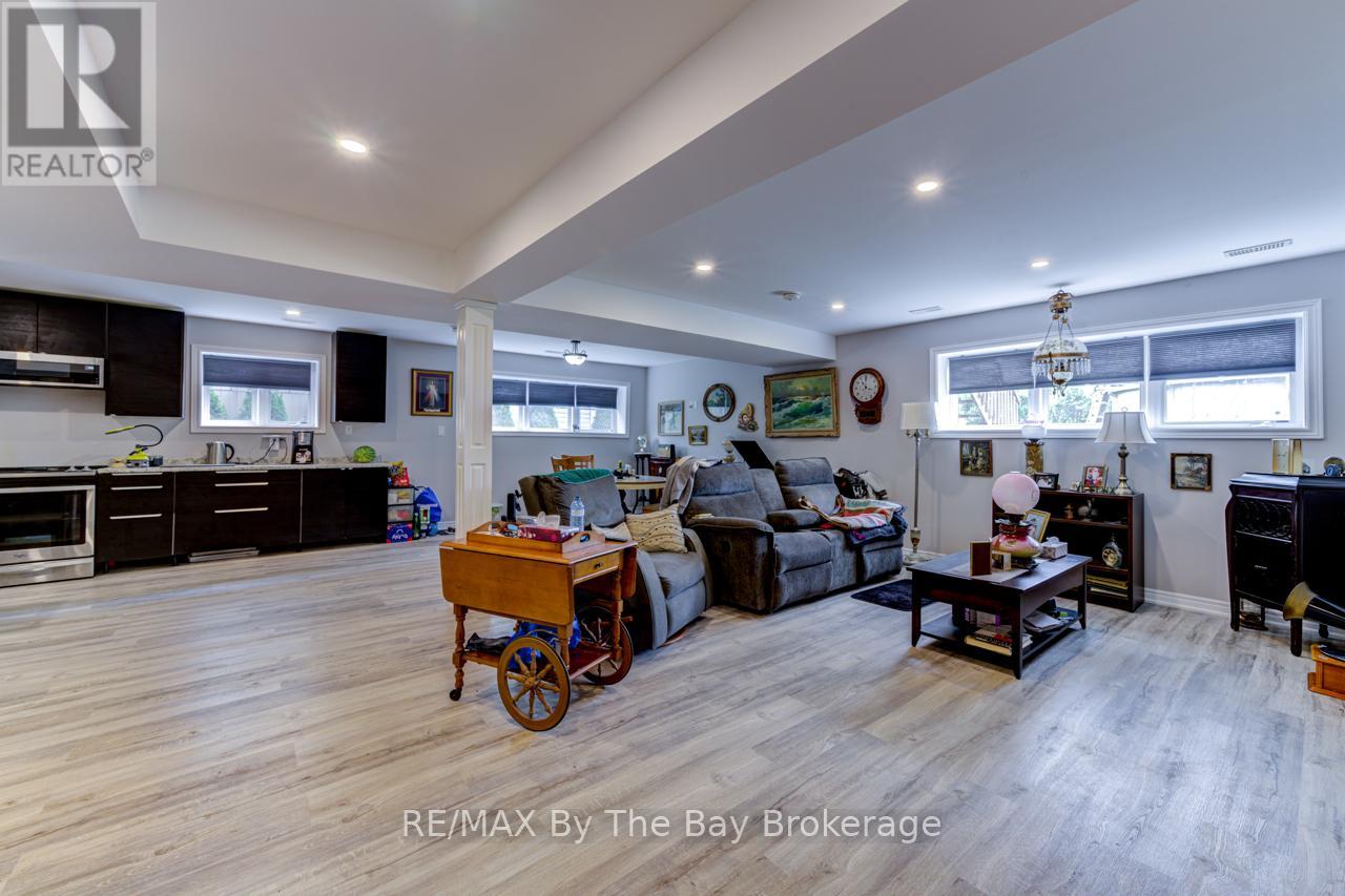 287 Robinson Road, Wasaga Beach, Ontario  L9Z 3A3 - Photo 33 - S12497572