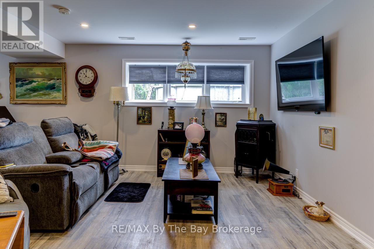 287 Robinson Road, Wasaga Beach, Ontario  L9Z 3A3 - Photo 34 - S12497572