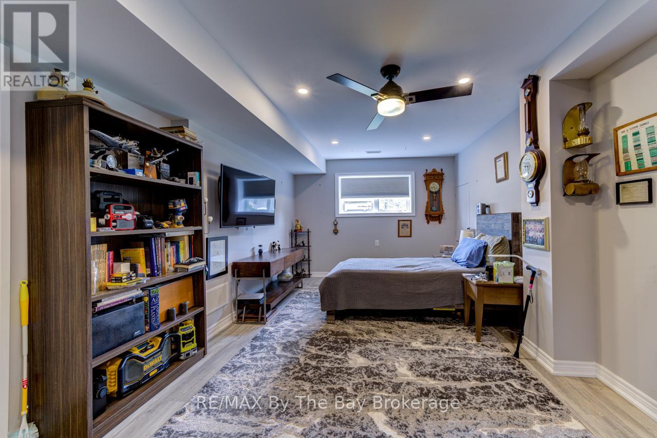 287 Robinson Road, Wasaga Beach, Ontario  L9Z 3A3 - Photo 36 - S12497572