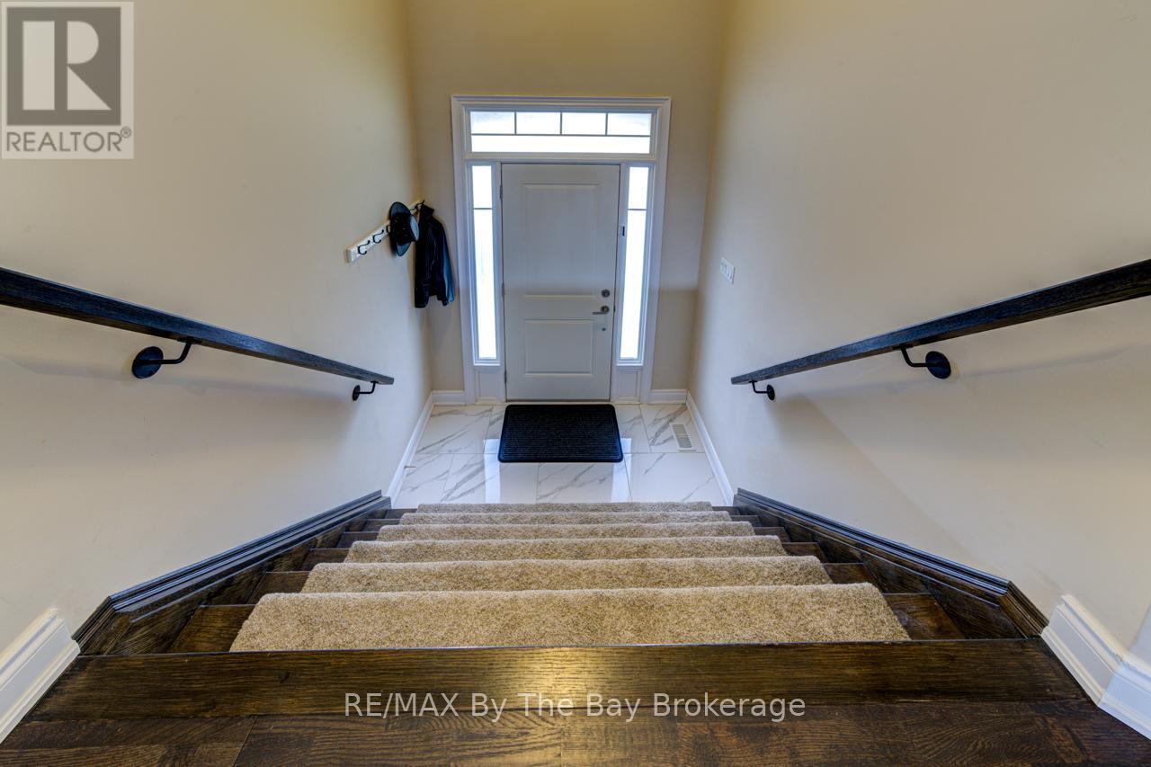 287 Robinson Road, Wasaga Beach, Ontario  L9Z 3A3 - Photo 4 - S12497572