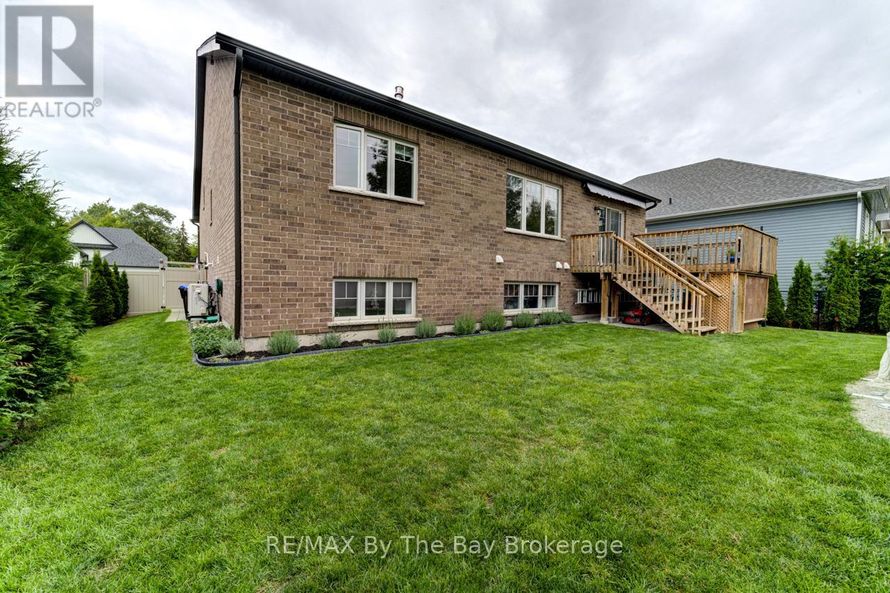 287 Robinson Road, Wasaga Beach, Ontario  L9Z 3A3 - Photo 43 - S12497572