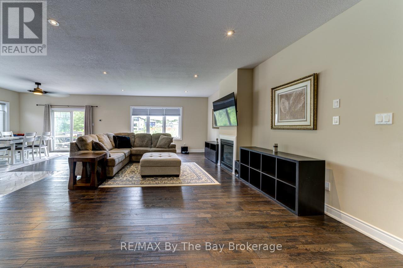 287 Robinson Road, Wasaga Beach, Ontario  L9Z 3A3 - Photo 6 - S12497572