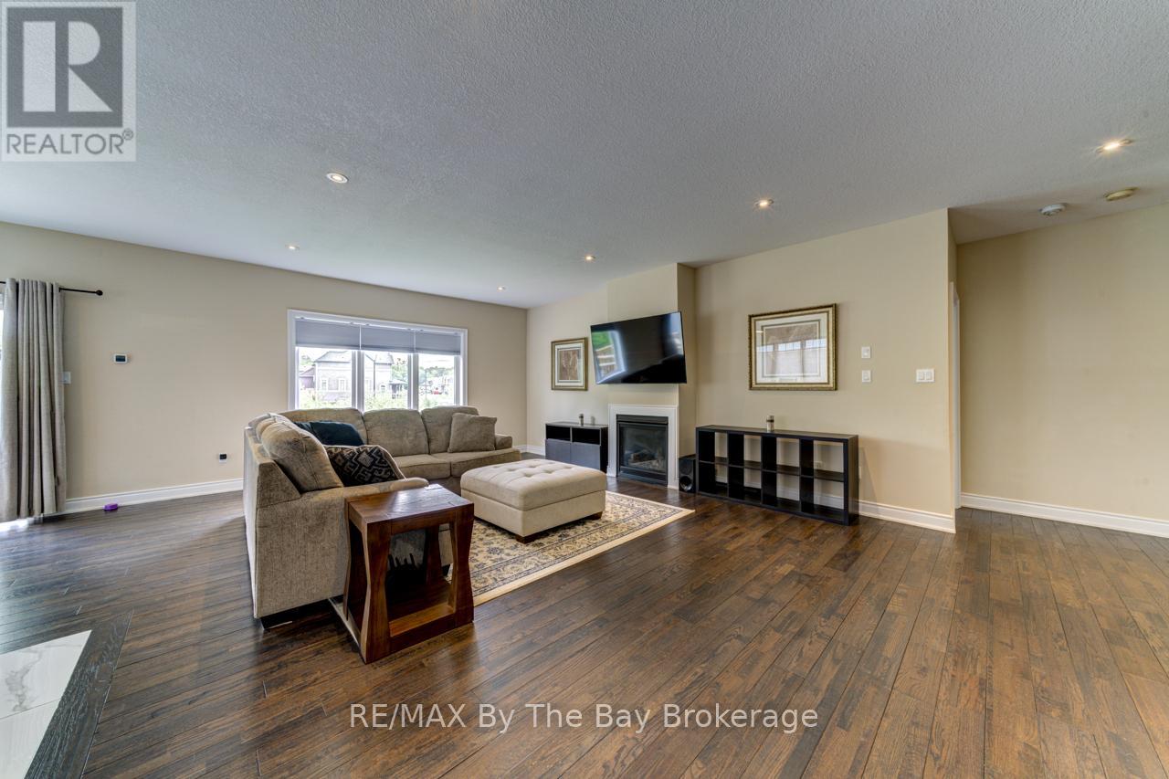 287 Robinson Road, Wasaga Beach, Ontario  L9Z 3A3 - Photo 7 - S12497572