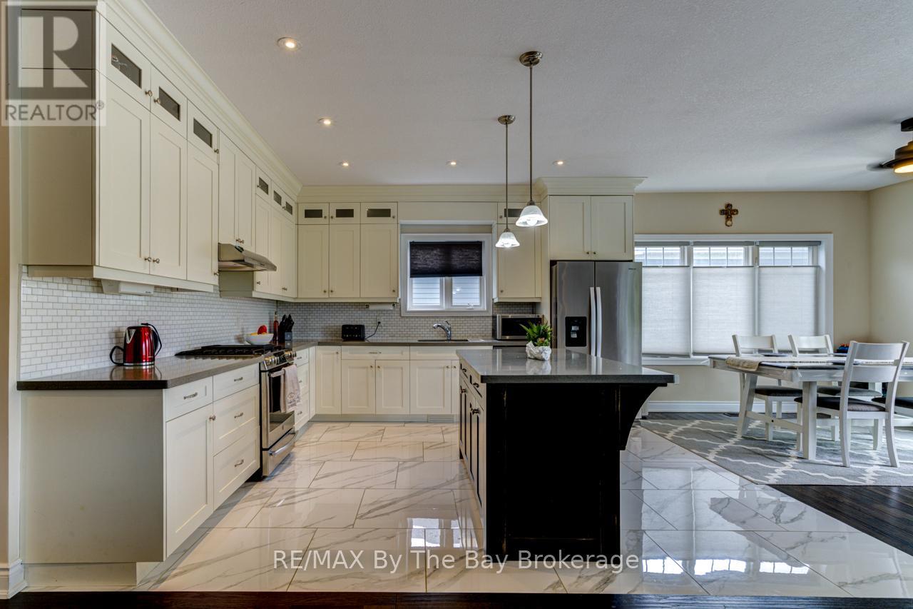 287 Robinson Road, Wasaga Beach, Ontario  L9Z 3A3 - Photo 9 - S12497572