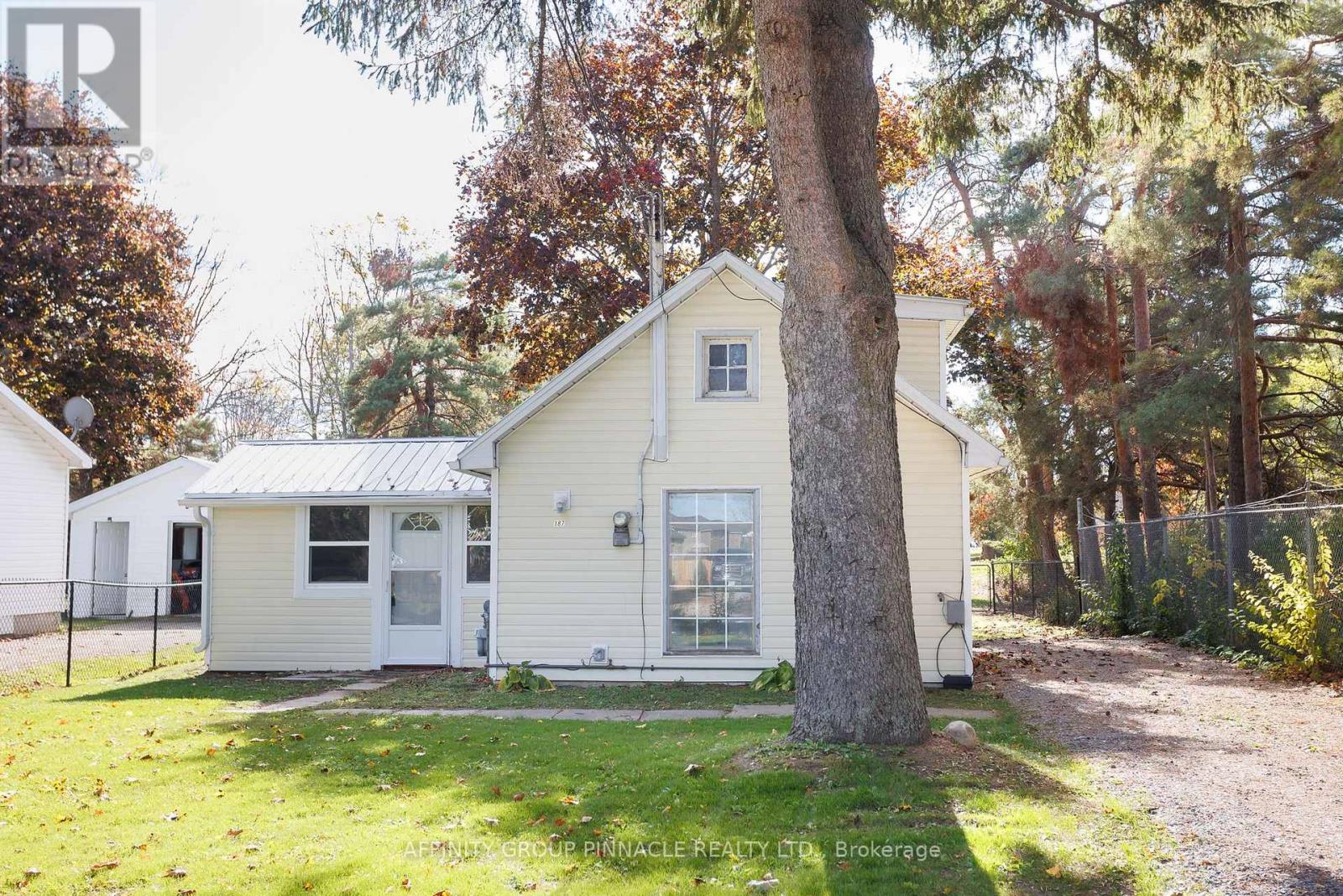 187 King Street W, Brock, Ontario  L0K 1A0 - Photo 2 - N12497596