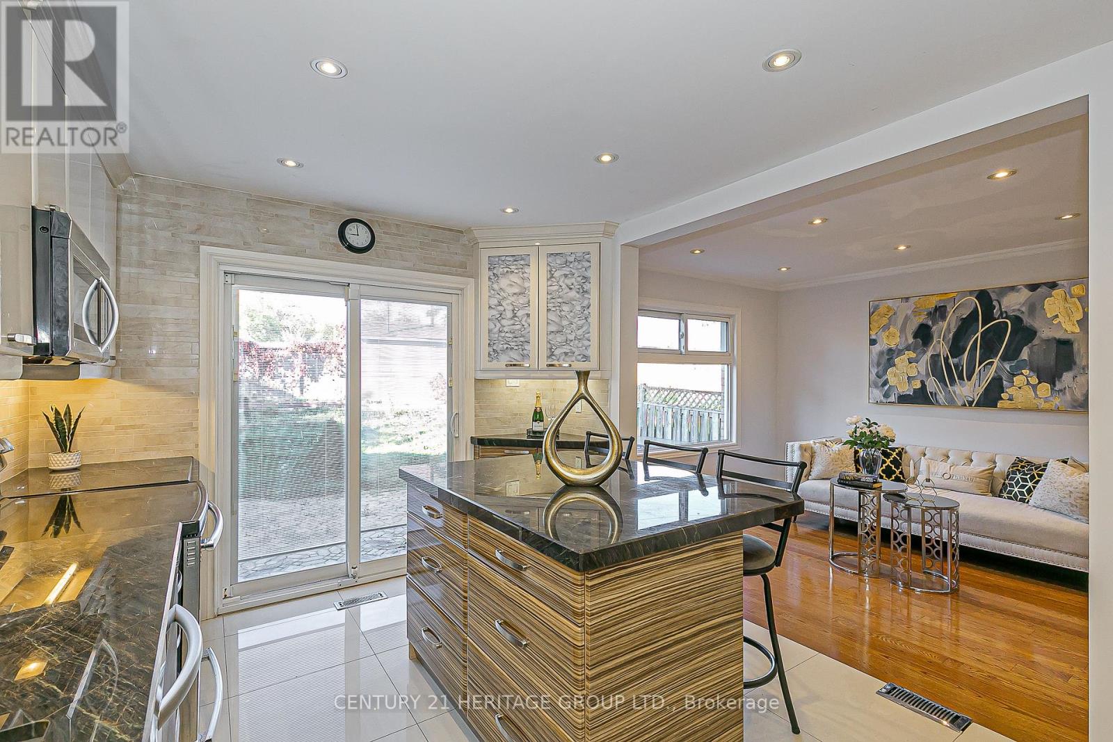 32 Mountfield Crescent, Vaughan, Ontario  L4J 7E8 - Photo 10 - N12494038