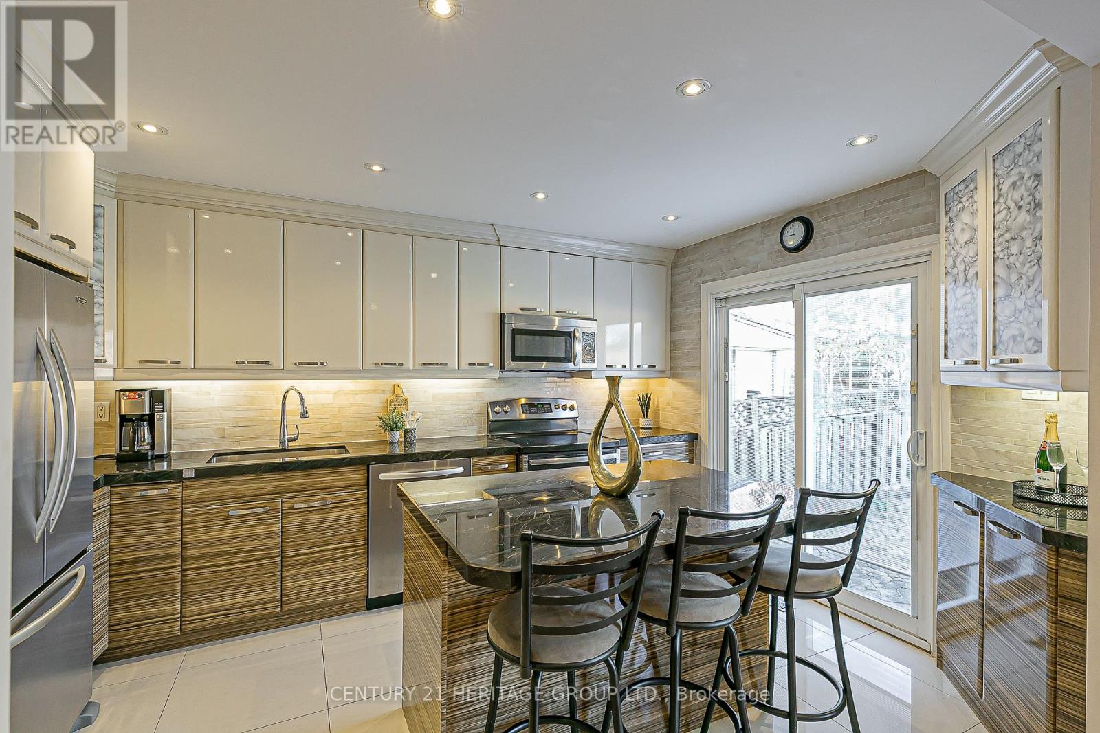 32 Mountfield Crescent, Vaughan, Ontario  L4J 7E8 - Photo 9 - N12494038