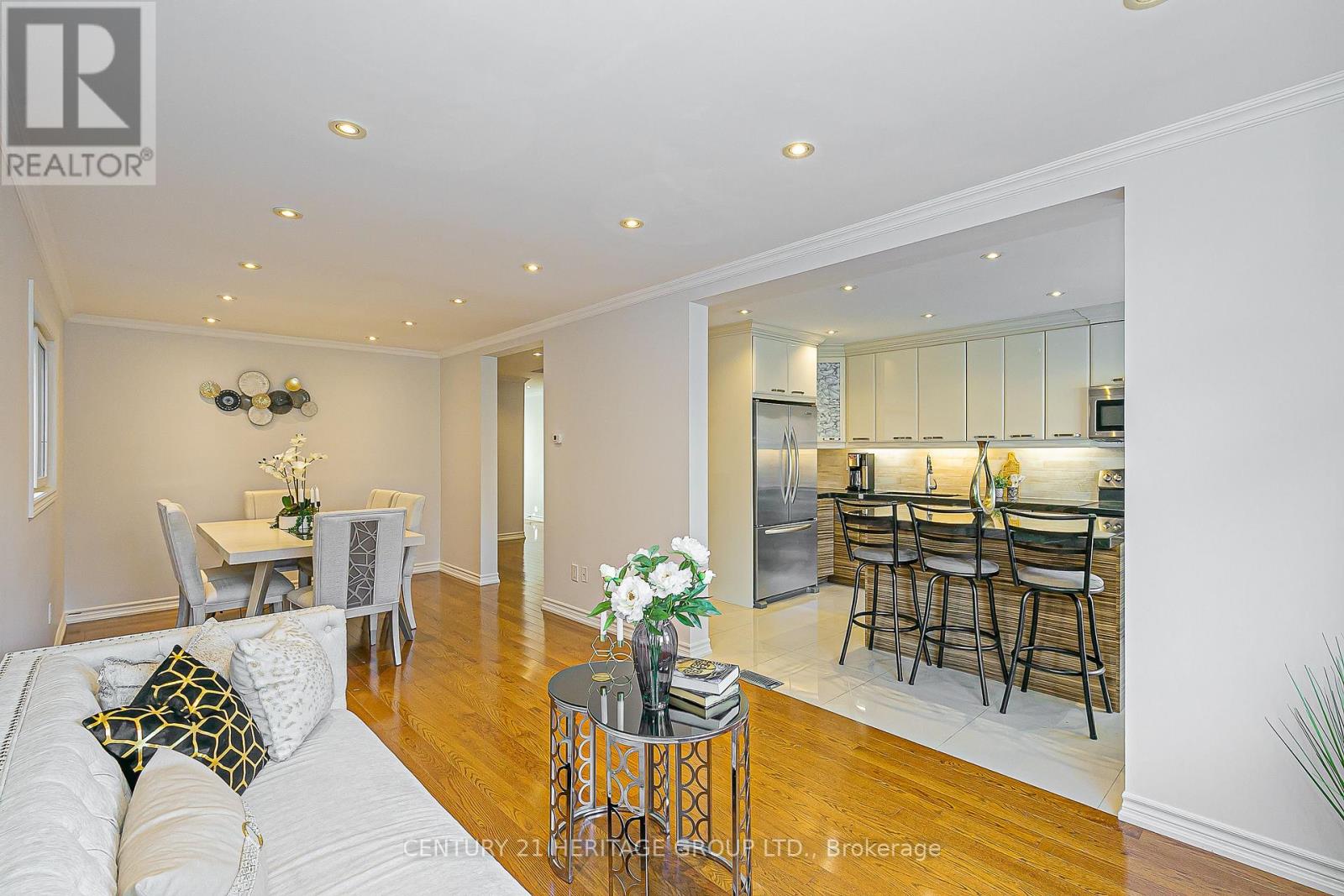 32 Mountfield Crescent, Vaughan, Ontario  L4J 7E8 - Photo 7 - N12494038