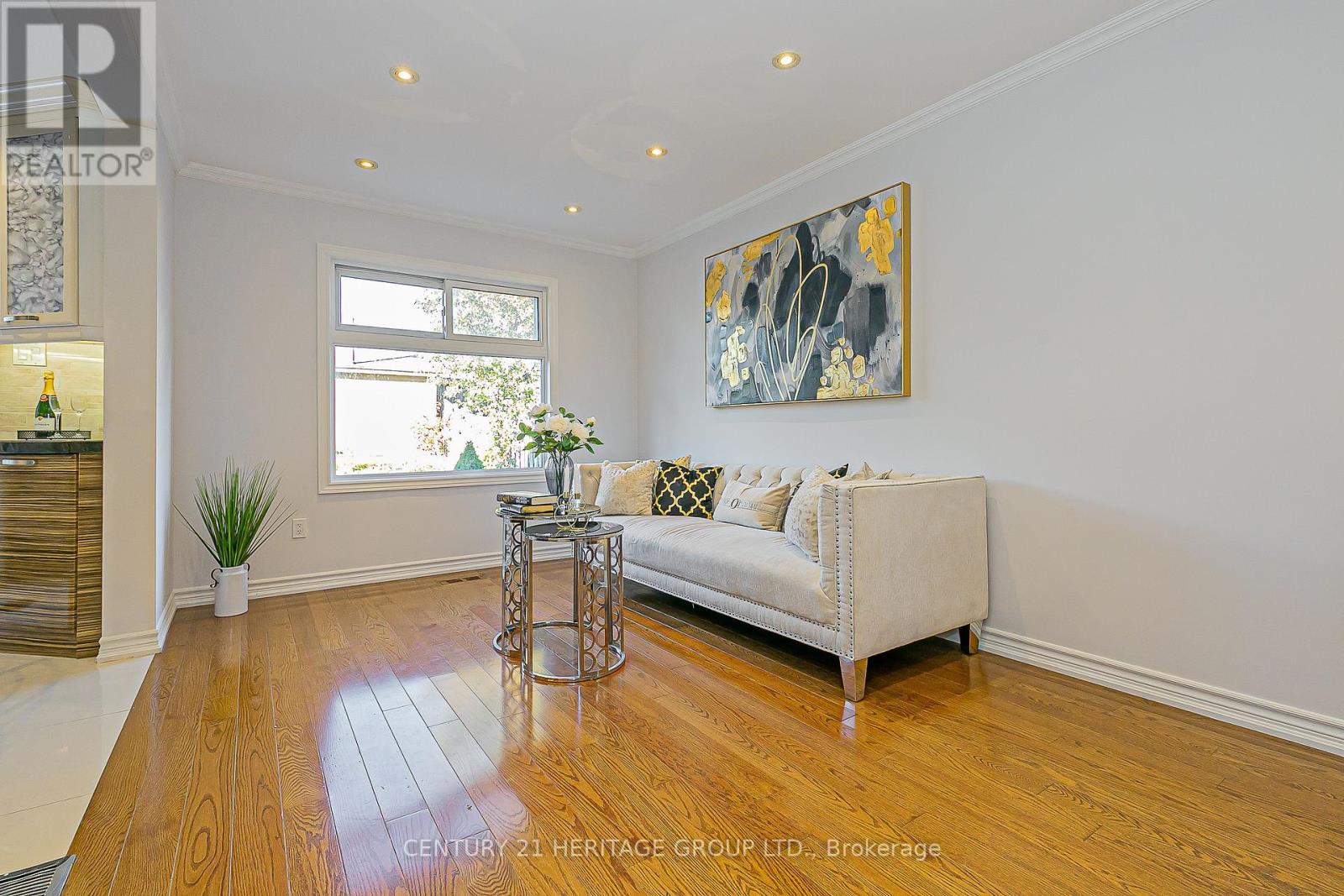 32 Mountfield Crescent, Vaughan, Ontario  L4J 7E8 - Photo 6 - N12494038