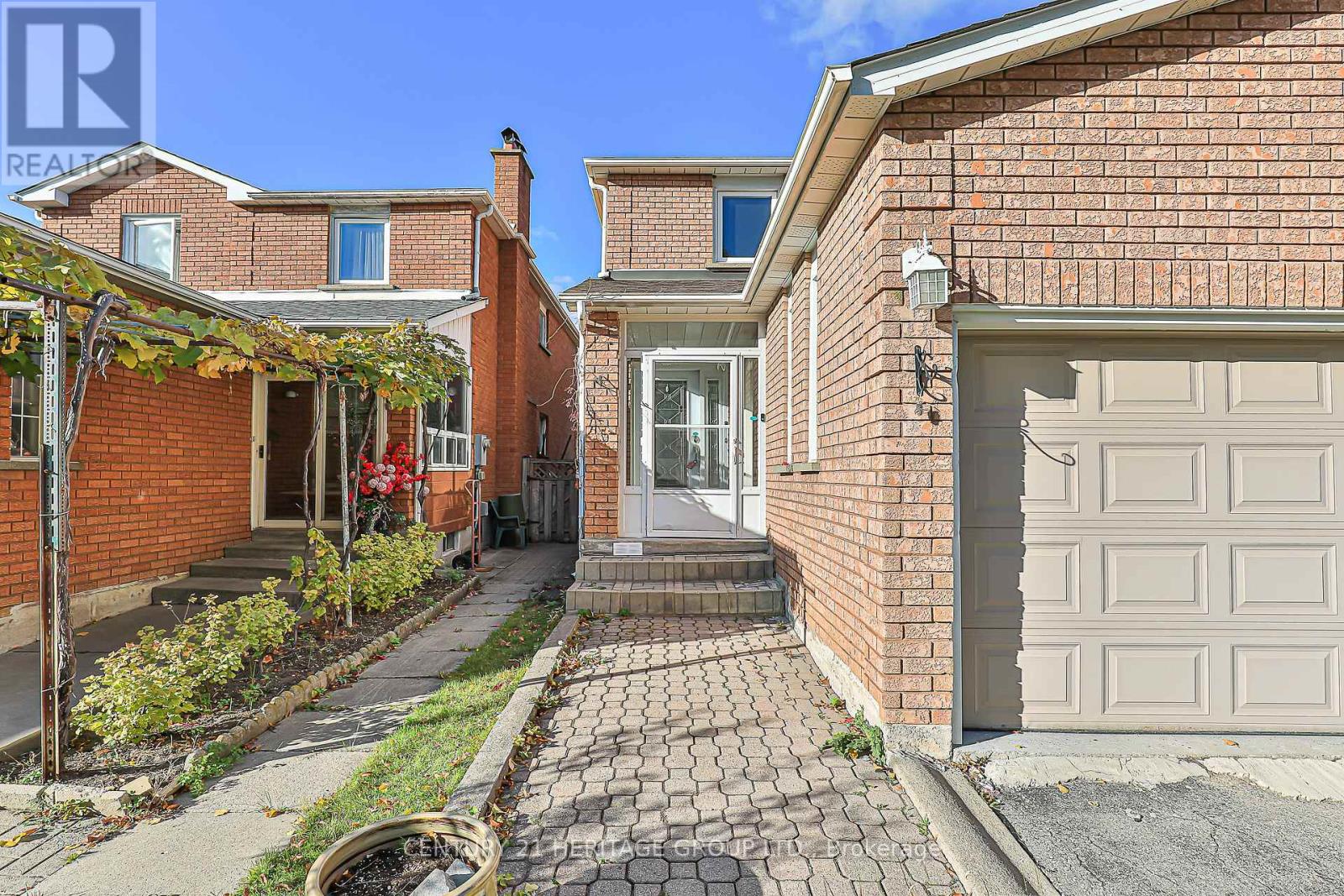 Property at 32 MOUNTFIELD CRESCENT image 3