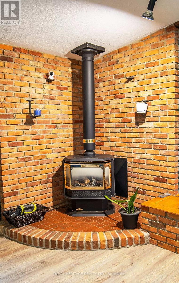 111 Adelaide Street N, Kawartha Lakes, Ontario  K9V 4L9 - Photo 10 - X12497212