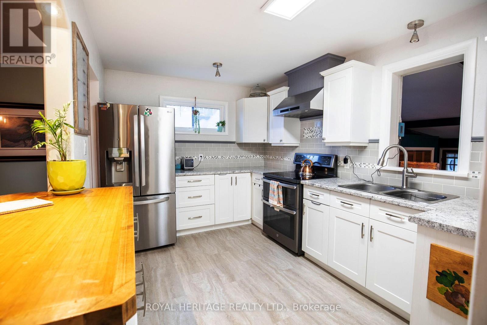 111 Adelaide Street N, Kawartha Lakes, Ontario  K9V 4L9 - Photo 5 - X12497212