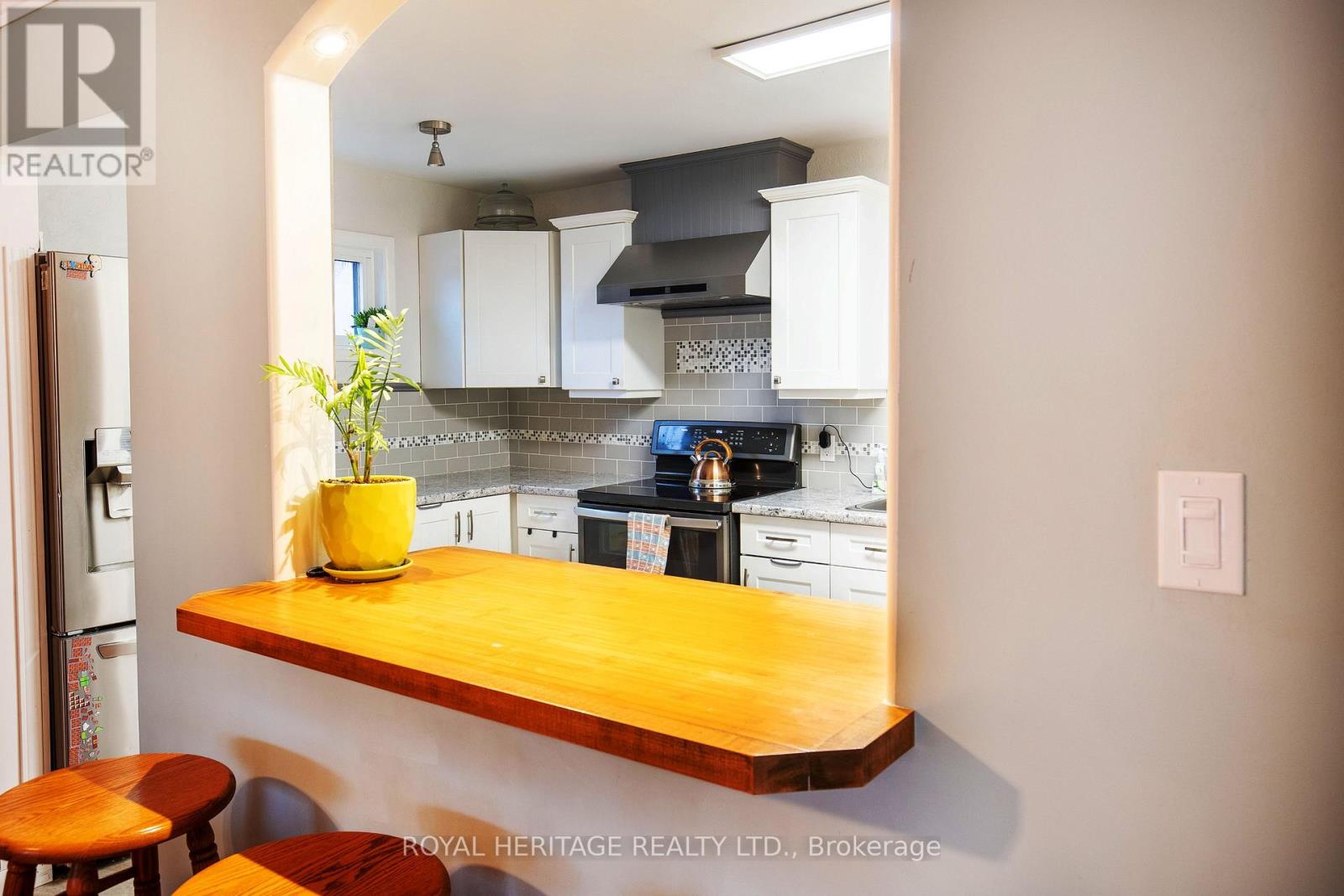 111 Adelaide Street N, Kawartha Lakes, Ontario  K9V 4L9 - Photo 6 - X12497212