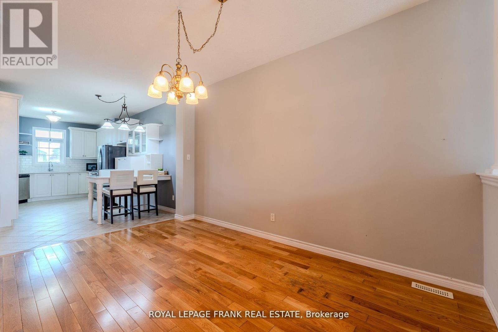 16 - 9 Eglington Street, Kawartha Lakes (Lindsay), Ontario  K9V 6K6 - Photo 9 - X12497442