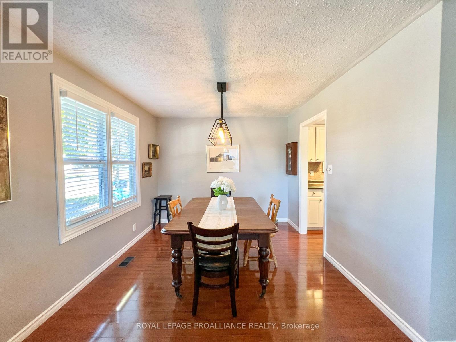 157 Singleton Drive, Belleville (Belleville Ward), Ontario  K8N 5H4 - Photo 6 - X12497720