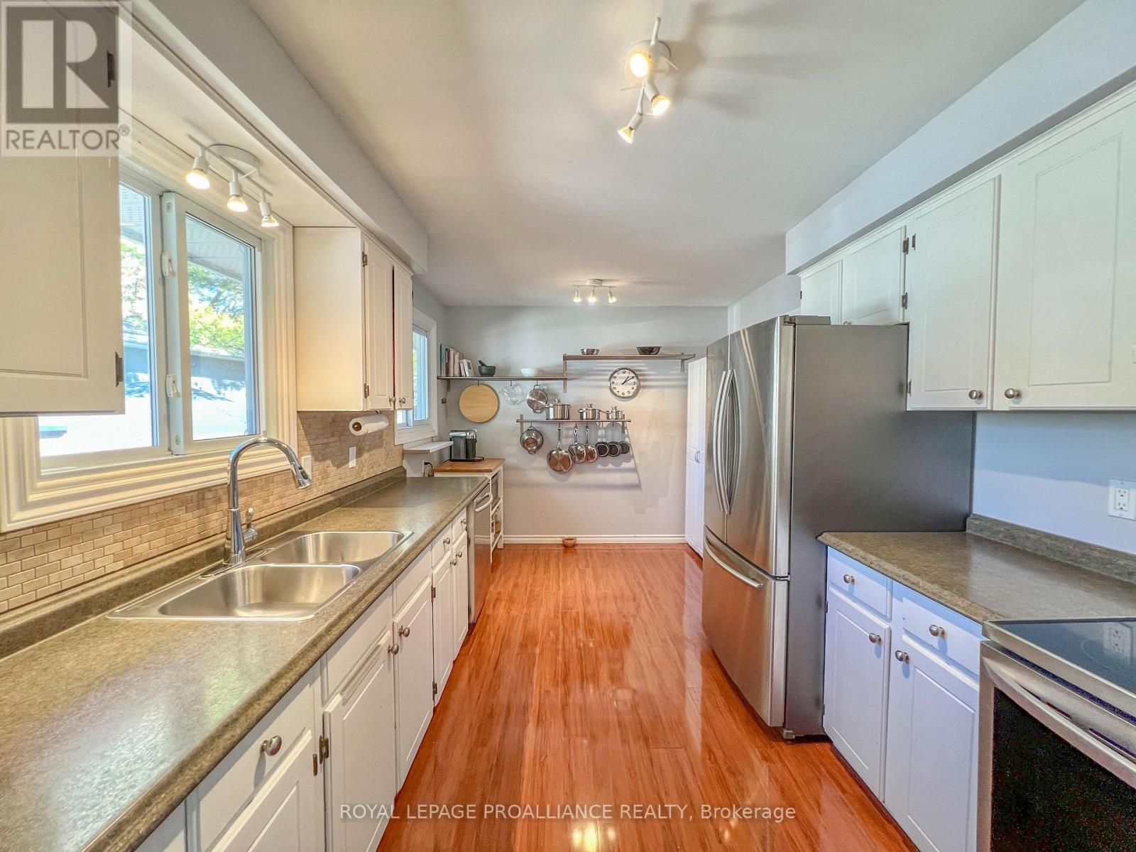 157 Singleton Drive, Belleville (Belleville Ward), Ontario  K8N 5H4 - Photo 7 - X12497720