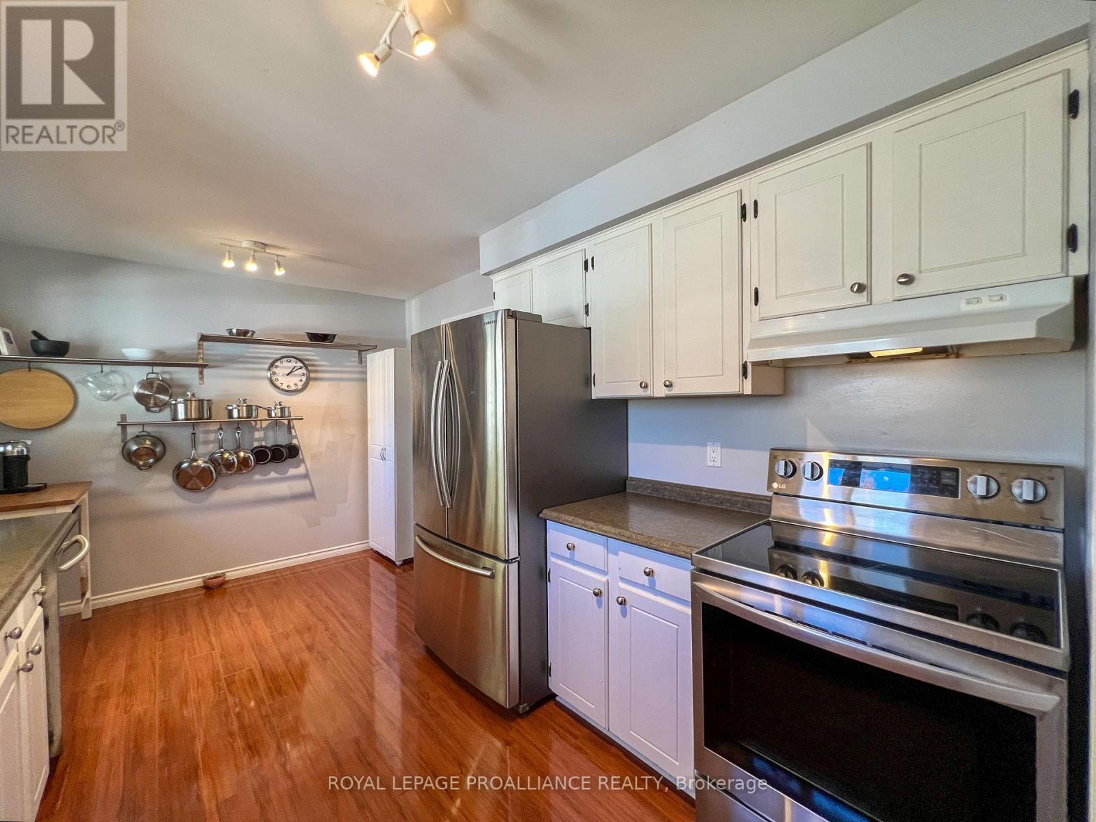 157 Singleton Drive, Belleville (Belleville Ward), Ontario  K8N 5H4 - Photo 8 - X12497720