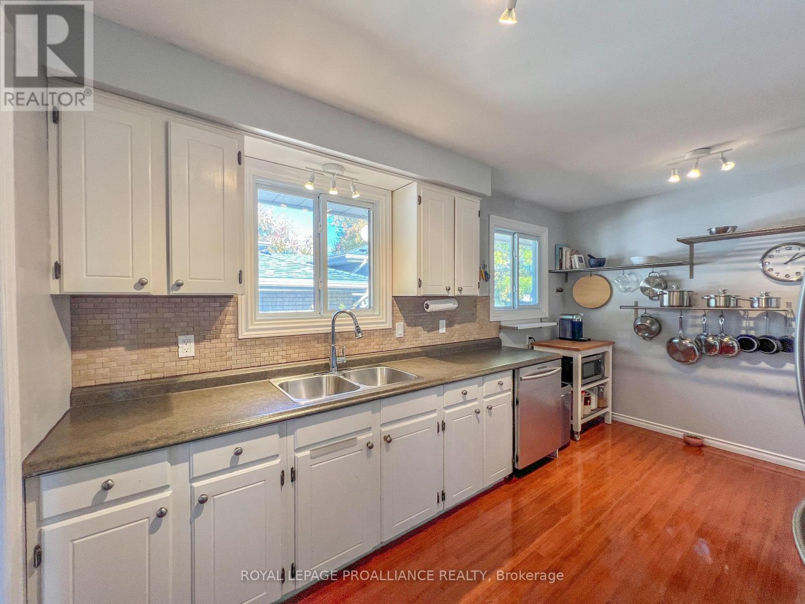 157 Singleton Drive, Belleville (Belleville Ward), Ontario  K8N 5H4 - Photo 9 - X12497720